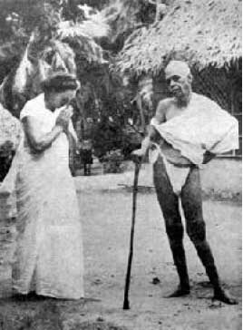 Eleanor Pauline Noyes with Sri Bhagavan